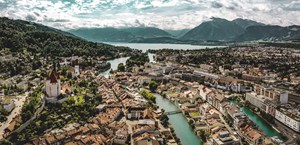 Thun van bovenaf© Switzerland Tourism/Jan Geerk