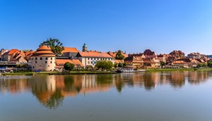 Maribor vanaf het water ©Slovenian tourist board Andrej Tarfila