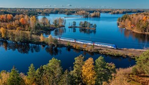 Trein door landschap ©Jann Lipka imagebank.sweden.se